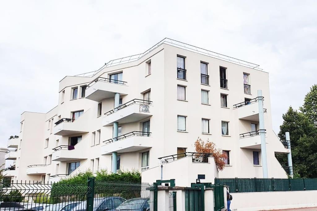 Le Jules Val - Studio Cosy En Residence + Parking + Wi-Fi Evry-Gregy-sur-Yerre Экстерьер фото